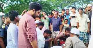 পুরস্কার না নিয়ে মনু মিয়ার জানাজায় অভিনেতা খায়রুল বাসার